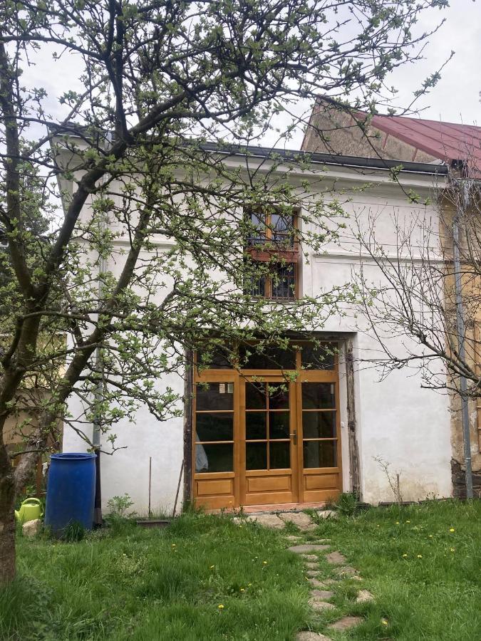 Stare Dekanstvi Utery Exteriör bild